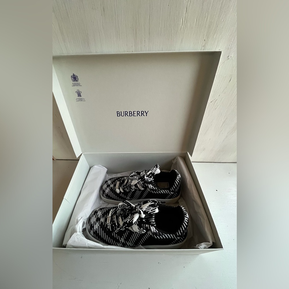 🔴SOLD🔴 BURBERRY Check Knit Box Sneaker - Black and White Size 39 - Picture 5 of 12